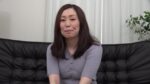 顔面に貼りつく新鮮ザーメン!!初めてのセンズリ鑑賞で予告なしの突然顔射される素人アラフィフ熟女! 3